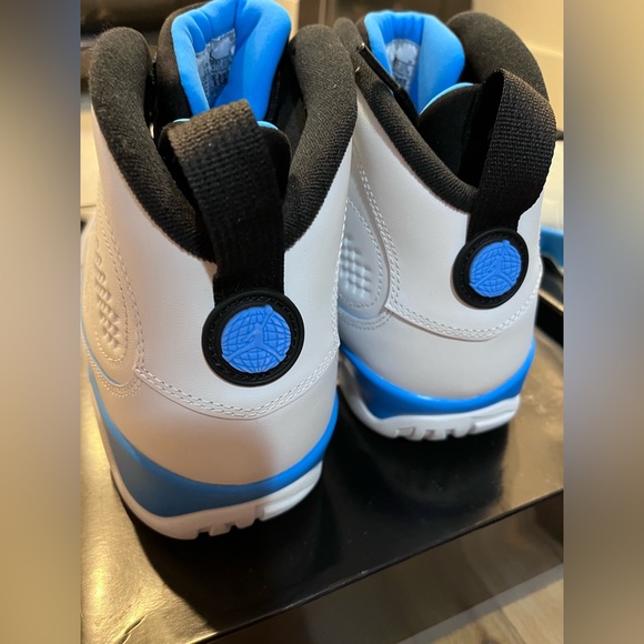 Nike Air Jordan Men’s Retro 1 White/Black/Powder Blue Sneakers - Picture 6 of 11